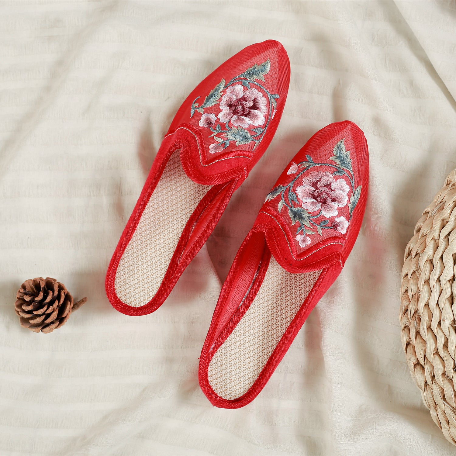 Women's Tendon Bottom Flat Embroidered Flower Fabric Sandals