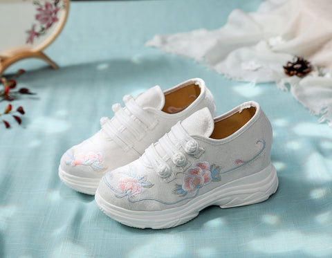 Charming Comfortable Embroidered Old Beijing Cloth Canvas Shoes
