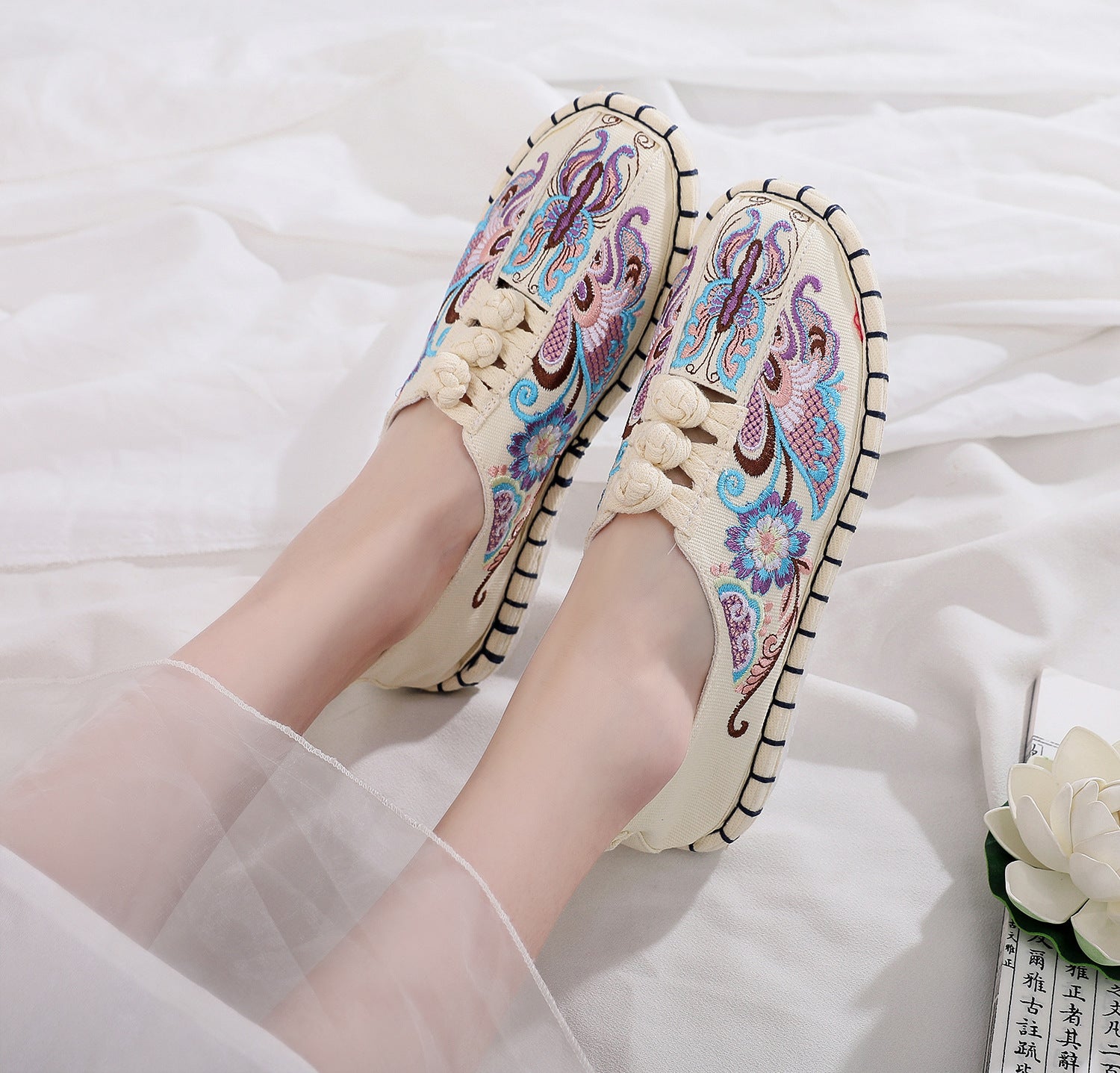Women's Ethnic Style Old Beijing Cloth Strong Canvas Shoes