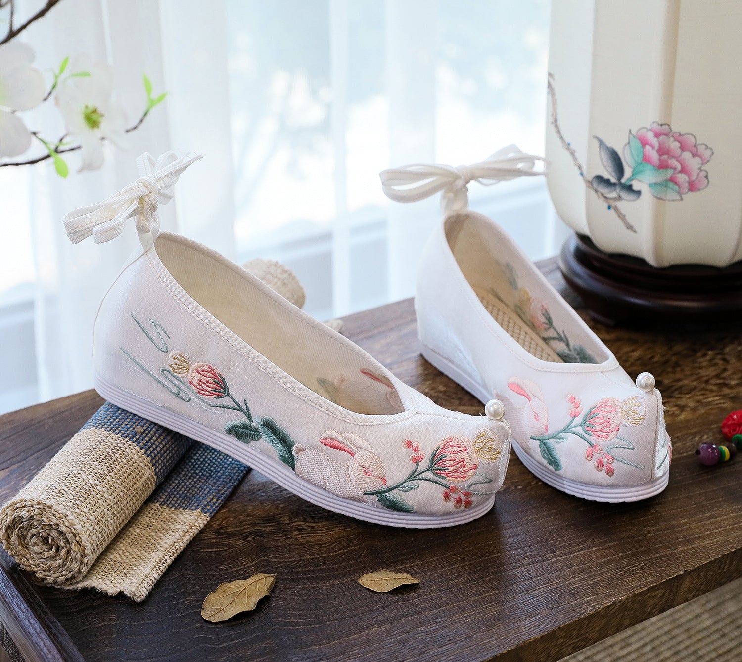 Women's Language Matching Ancient Style Embroidered Height Increasing Canvas Shoes