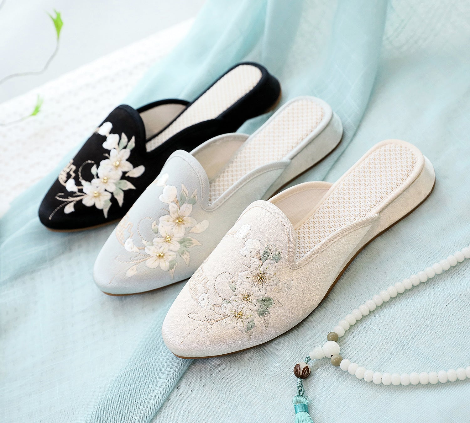 Innovative Women's Mercerizing Satin Embroidered Cloth Sandals