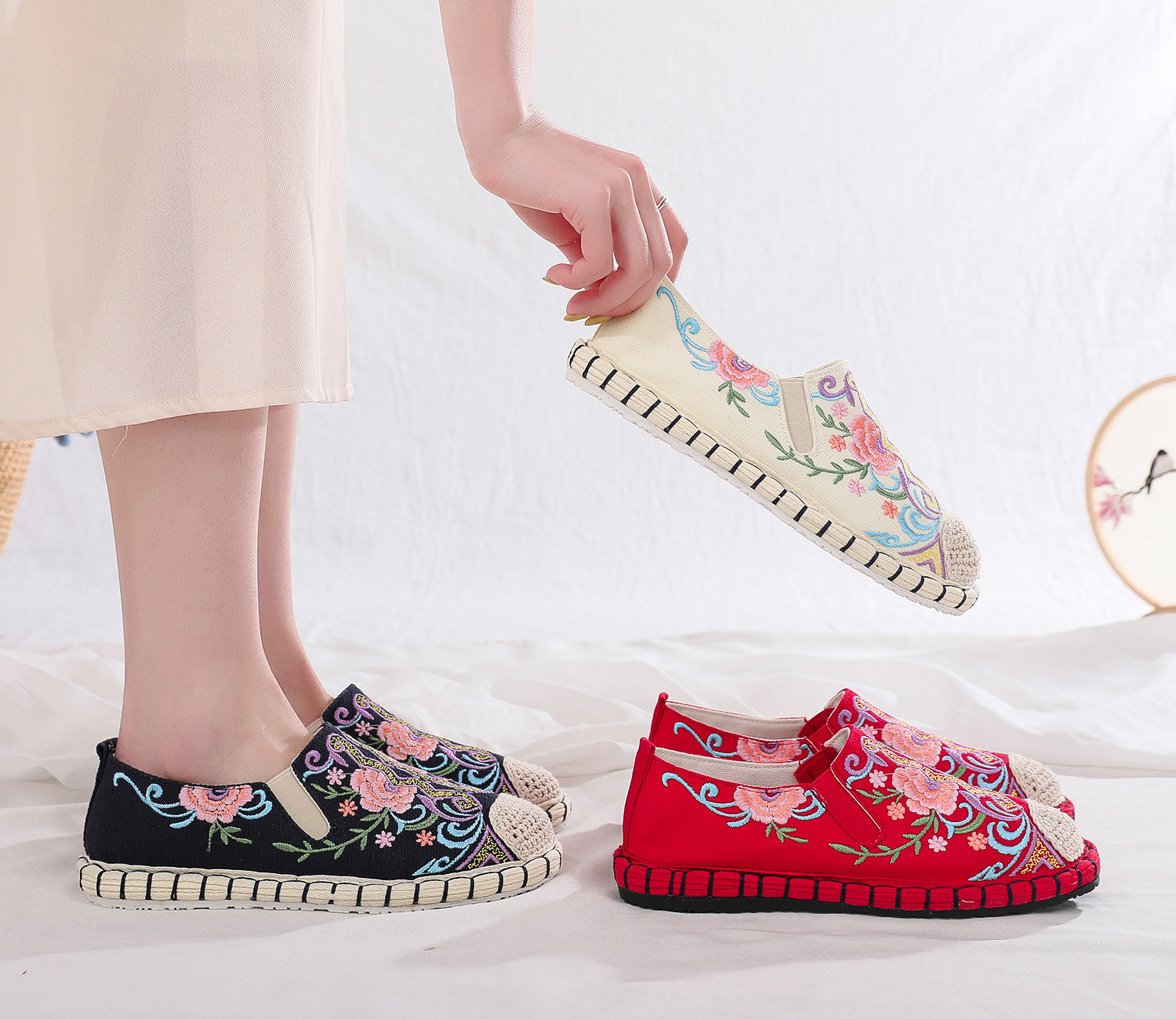 Women's Beijing Cloth Soft Bottom Ethnic Style Embroidery Canvas Shoes