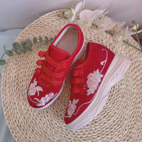 Charming Comfortable Embroidered Old Beijing Cloth Canvas Shoes