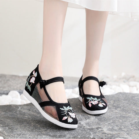 Women's Ethnic Style Embroidered Ancient Cheongsam Round Head Mesh Canvas Shoes