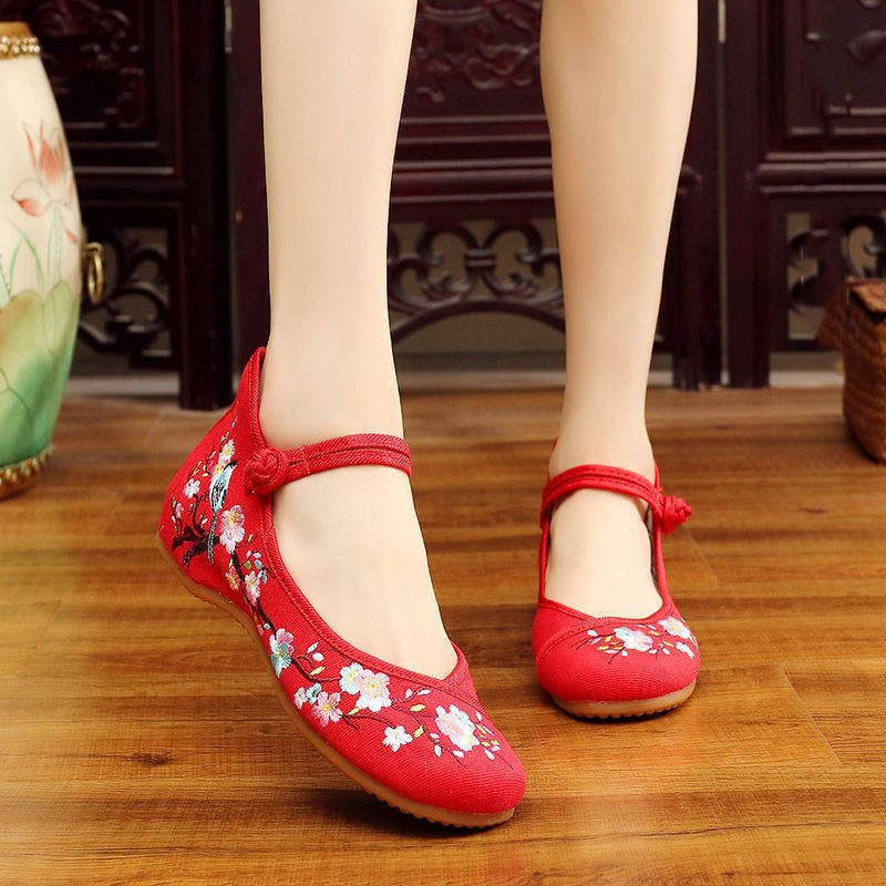 Women's Chinese Style Retro Embroidered Han Canvas Shoes