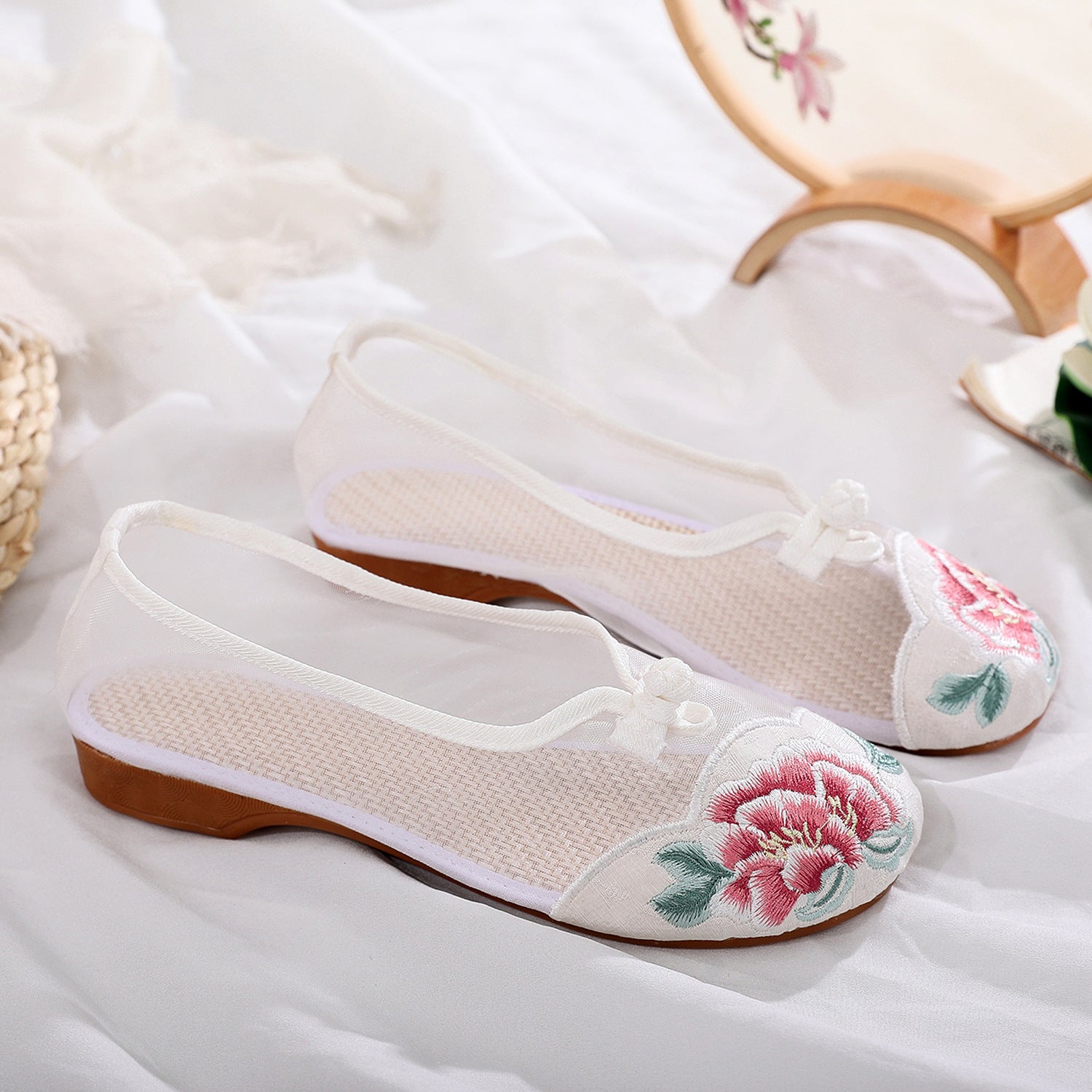 Beijing Embroidered Cloth Ethnic Style Low Canvas Shoes